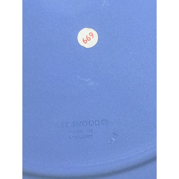 Wedgwood England Blue Jasperware 1990 'Christmas Skaters' Plate Original Box - Picture 8 of 8